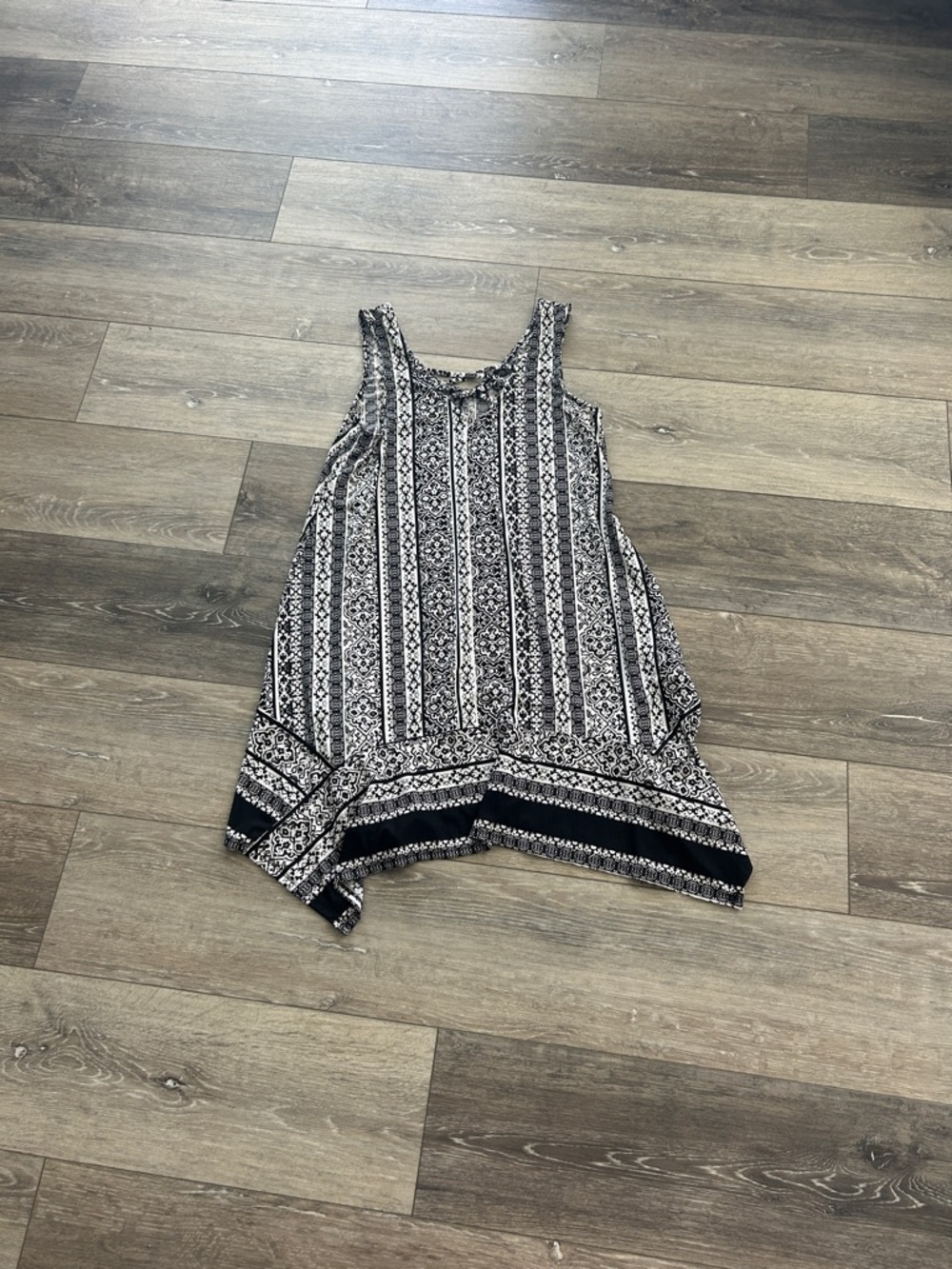 Three Hearts Black & White Printed Sleeveless Handkerchief Hem Tank